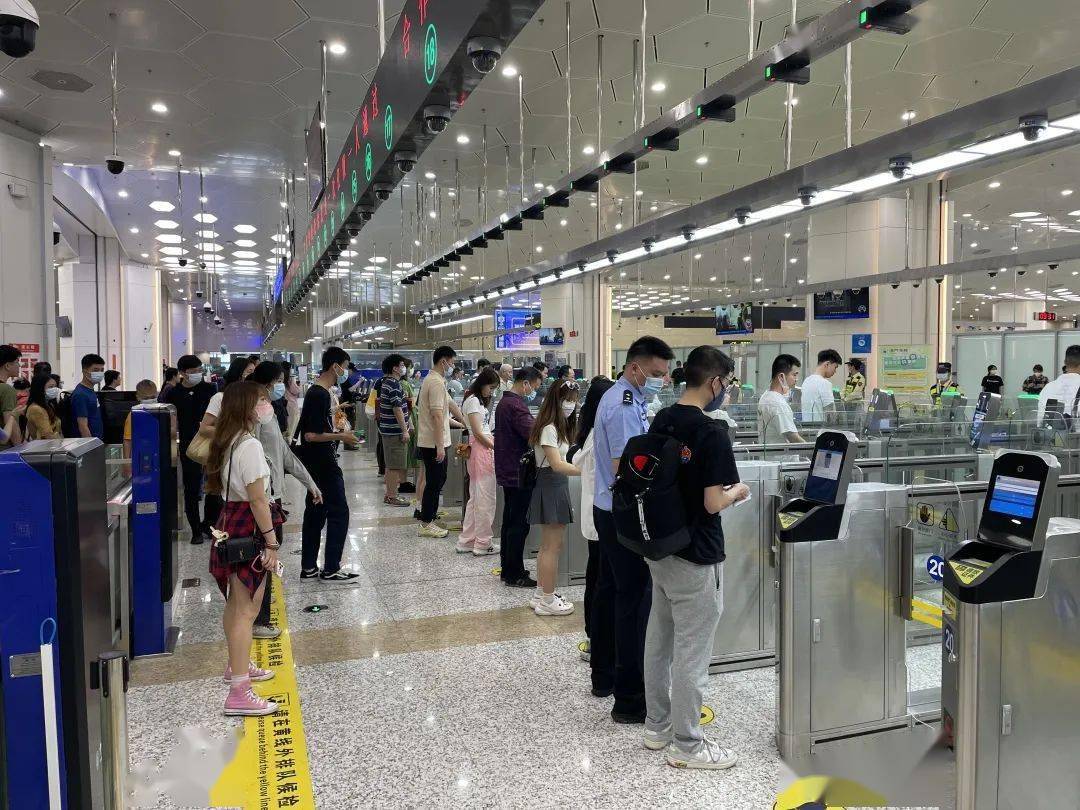 珠海邊檢總站橫琴邊檢站統(tǒng)計數(shù)據(jù)顯示今年迎客逾710萬人次(圖1) 12811f805d7a4d0884e30613ebb671b9.jpeg